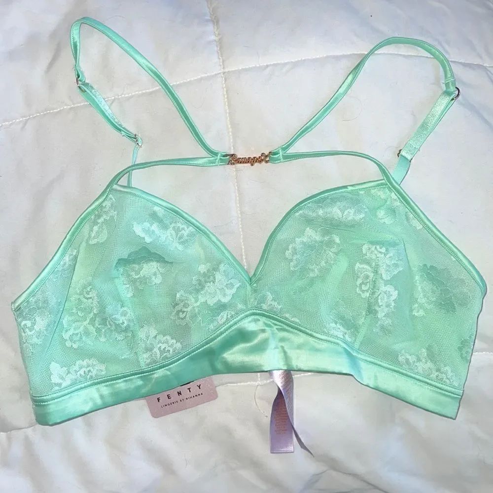 NWT SAVAGE X FENTY BRA